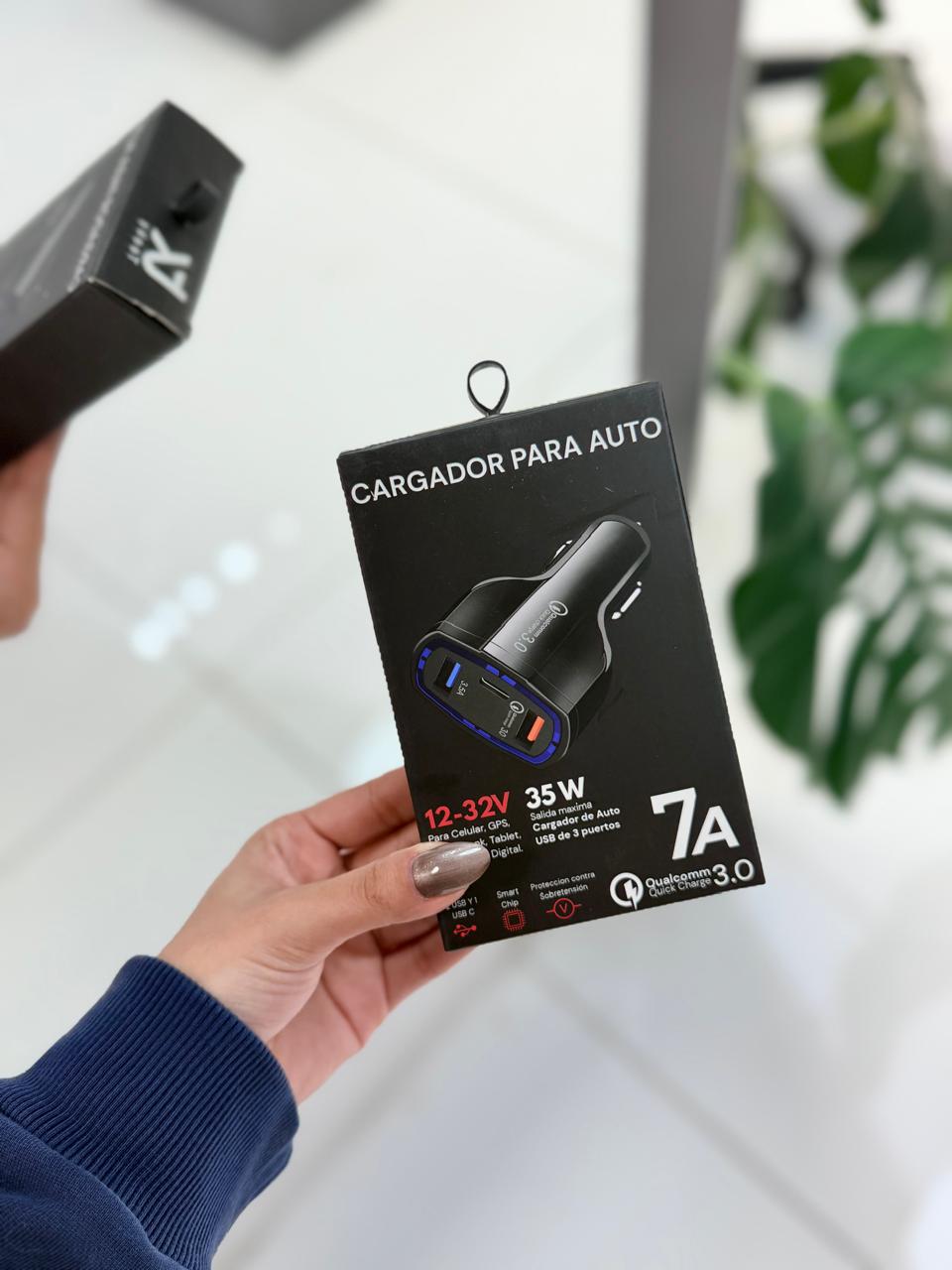 Cargador de Auto TEEKY 35W | 2x USB-A + USB-C - Carga Rápida 3 Puertos