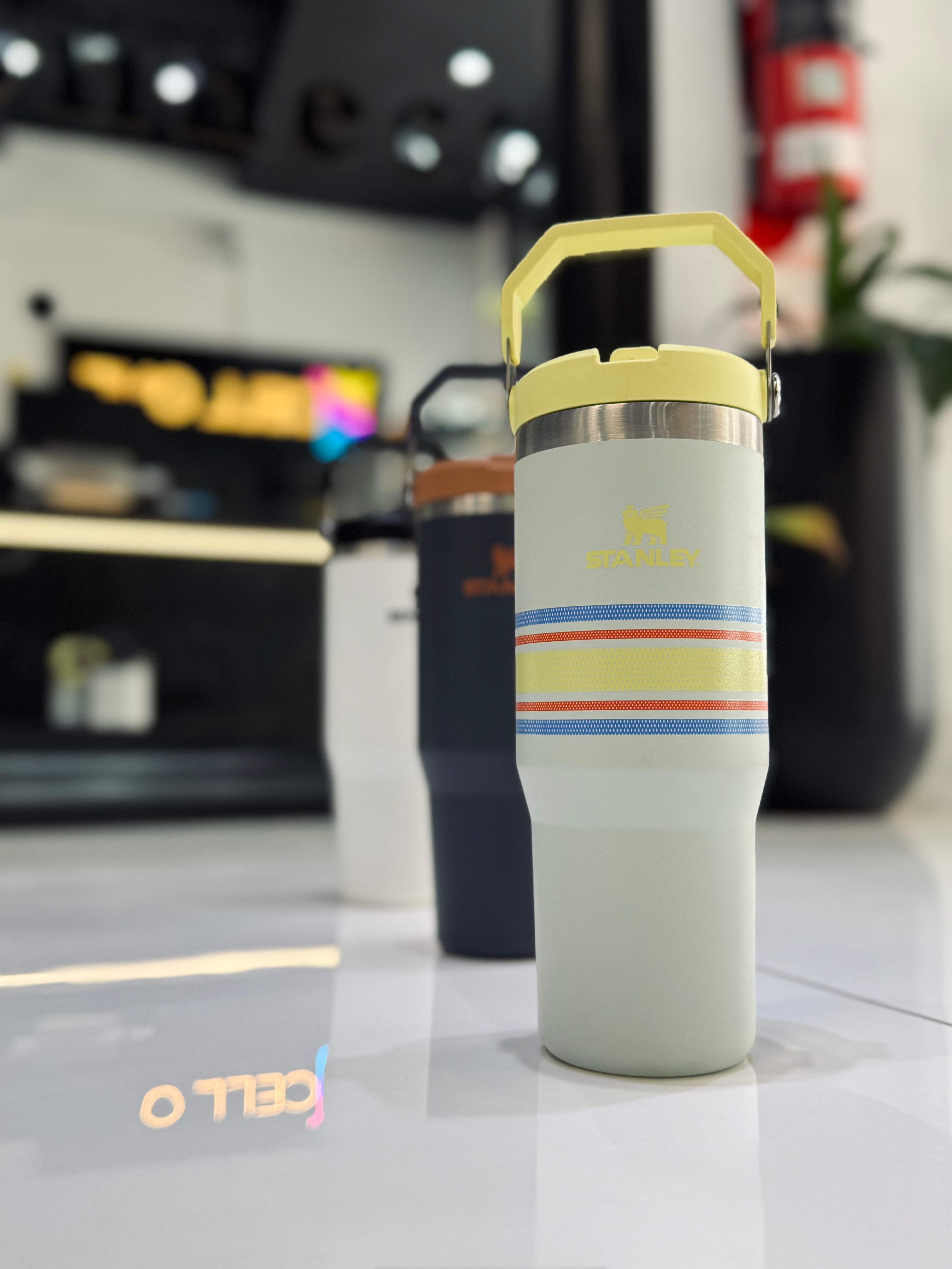 VASO STANLEY FLIP STRAW TUMBLER 0.88L