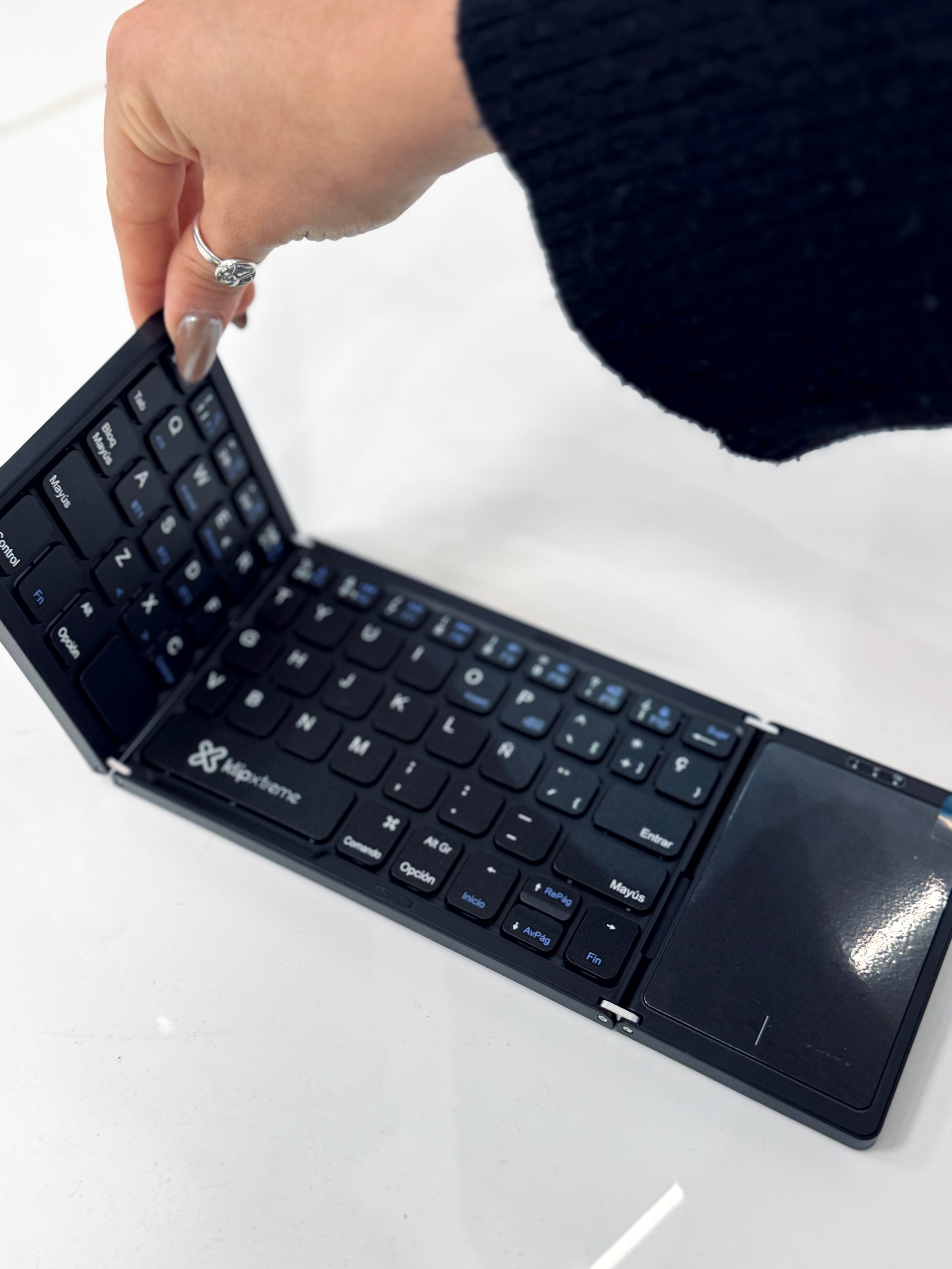 KLIP XTREME TECLADO PLEGABLE CON TOUCHPAD FLEXPLIT