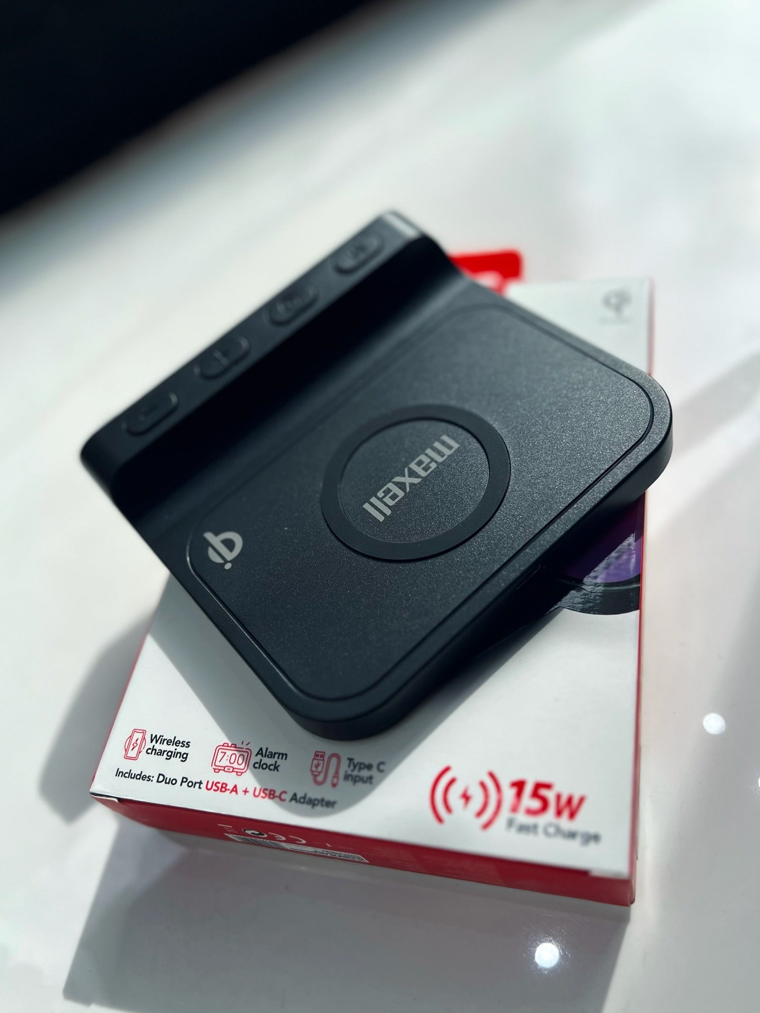 BASE DE CARGA INALÁMBRICA CON RELOJ DESPERTADOR MAXELL