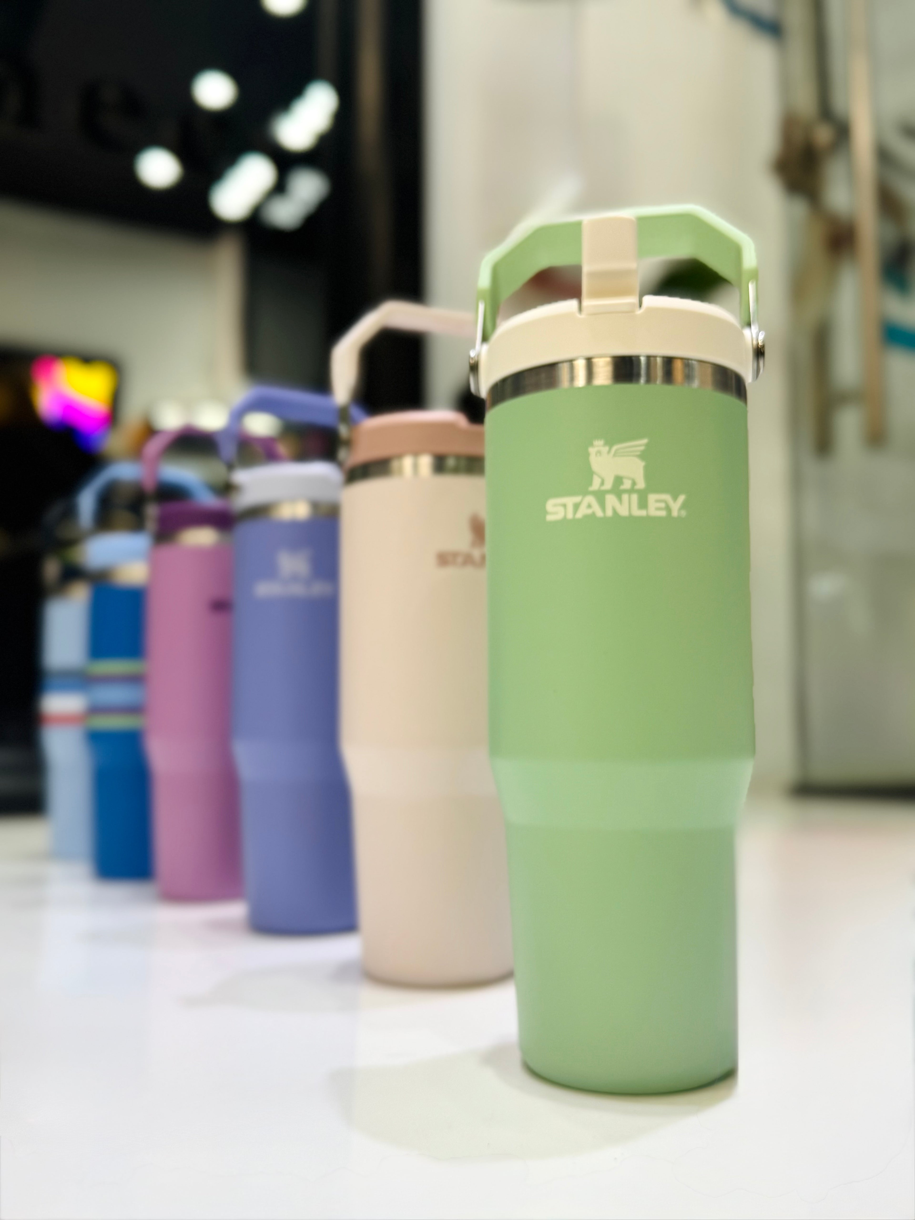 VASO STANLEY FLIP STRAW TUMBLER 0.88L