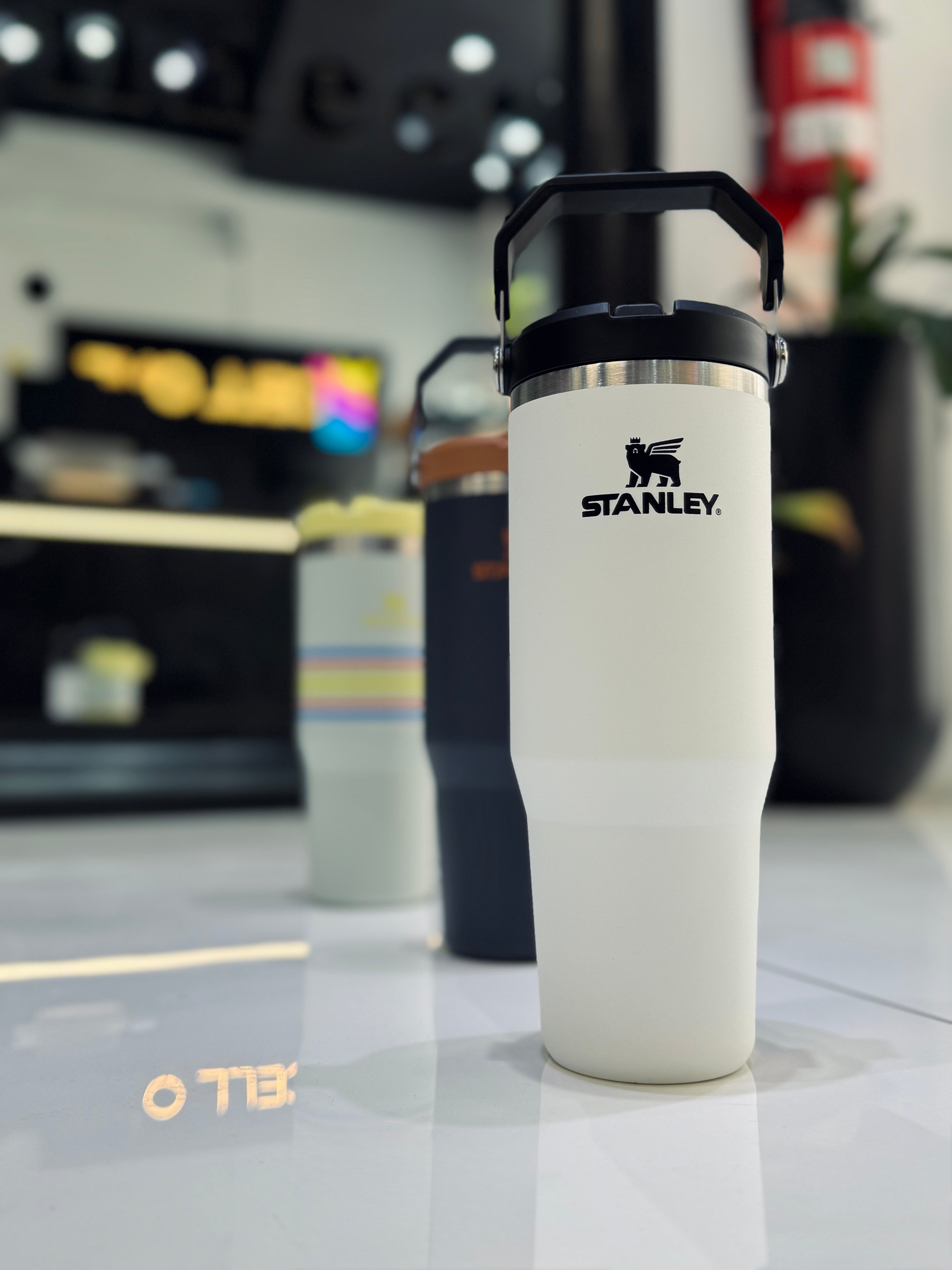 VASO STANLEY FLIP STRAW TUMBLER 0.88L