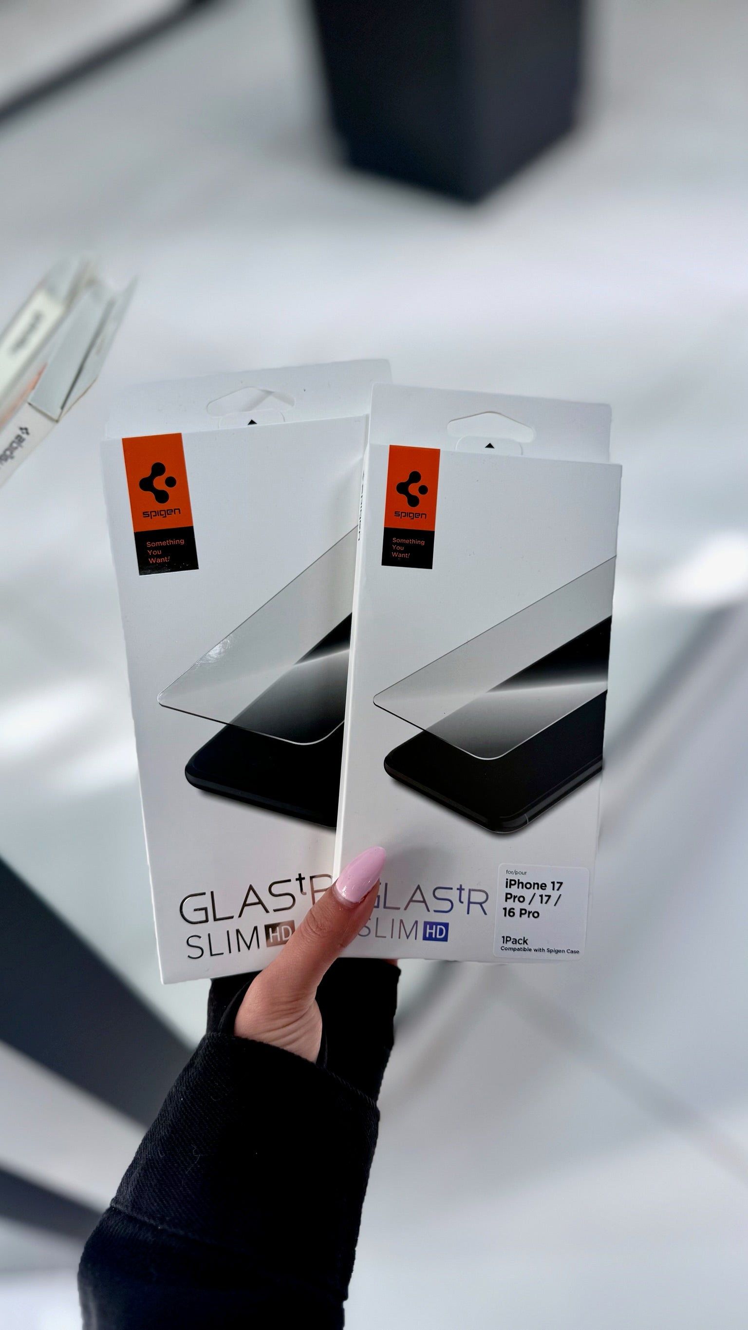 TEMPLADO SPIGEN GLASS TR SLIM IPHONE 17 PRO / 17 / 16 PRO