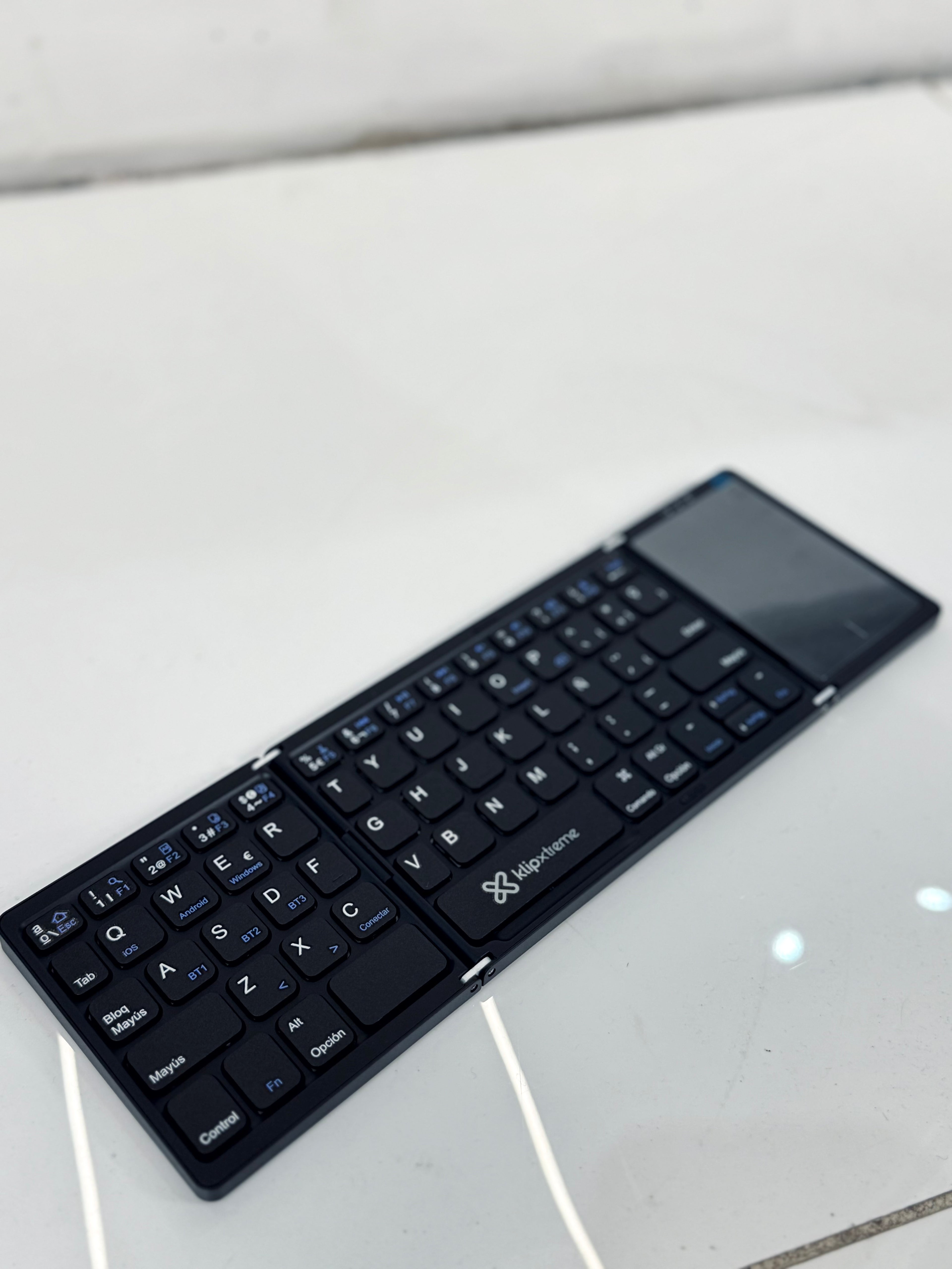 KLIP XTREME TECLADO PLEGABLE CON TOUCHPAD FLEXPLIT