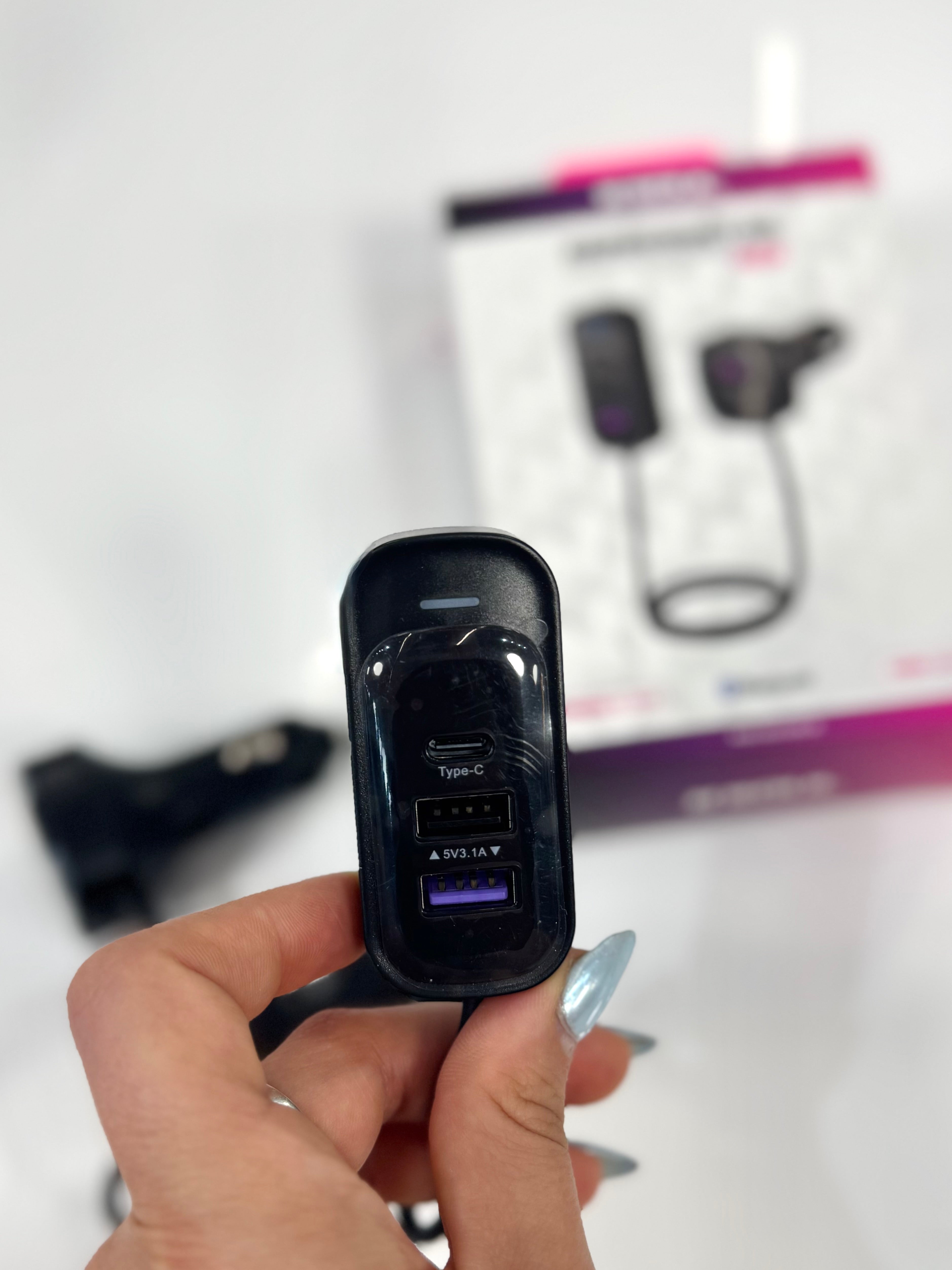 CARGADOR DE AUTO + REPRODUCTOR FM150