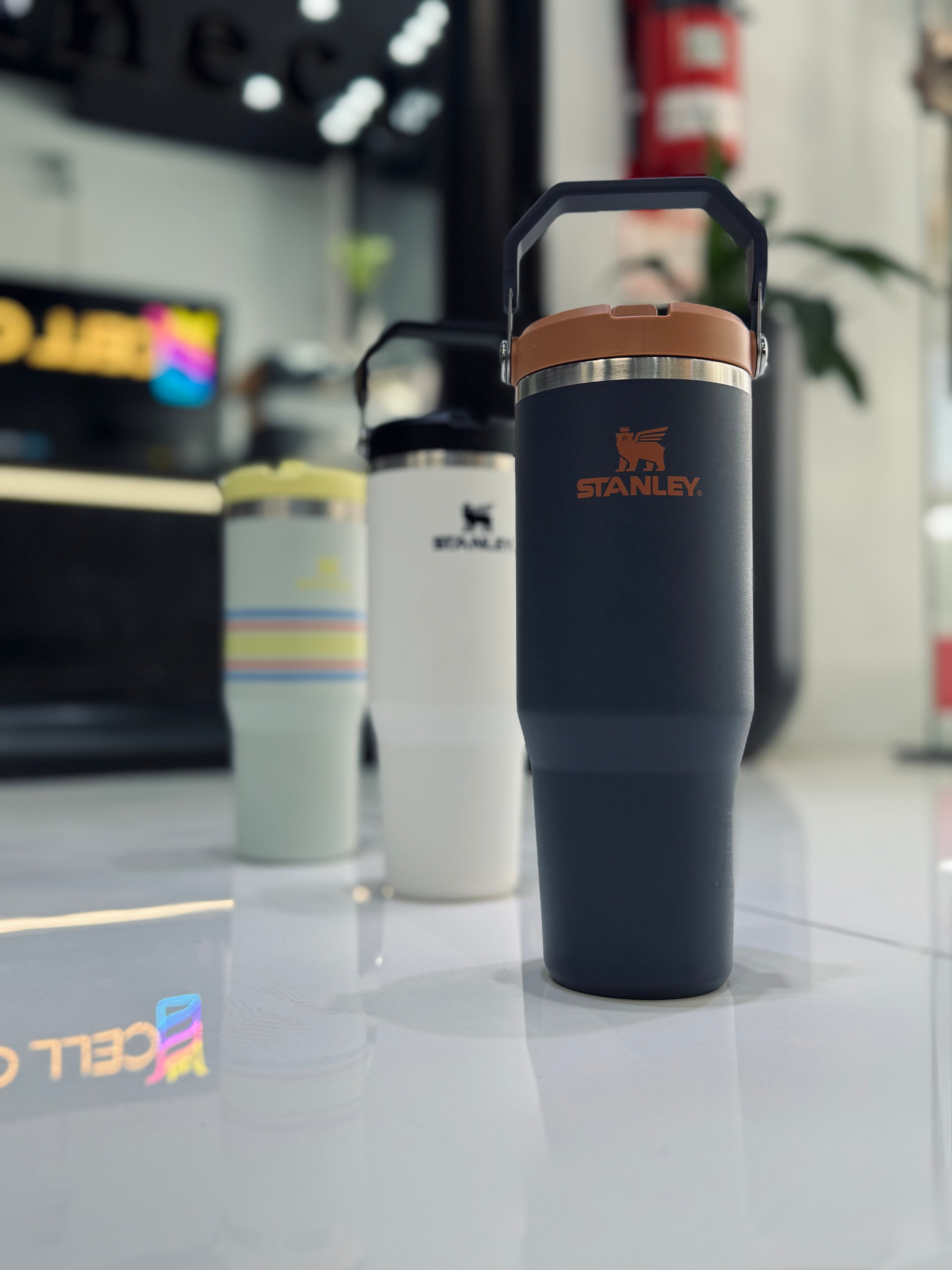 VASO STANLEY FLIP STRAW TUMBLER 0.88L