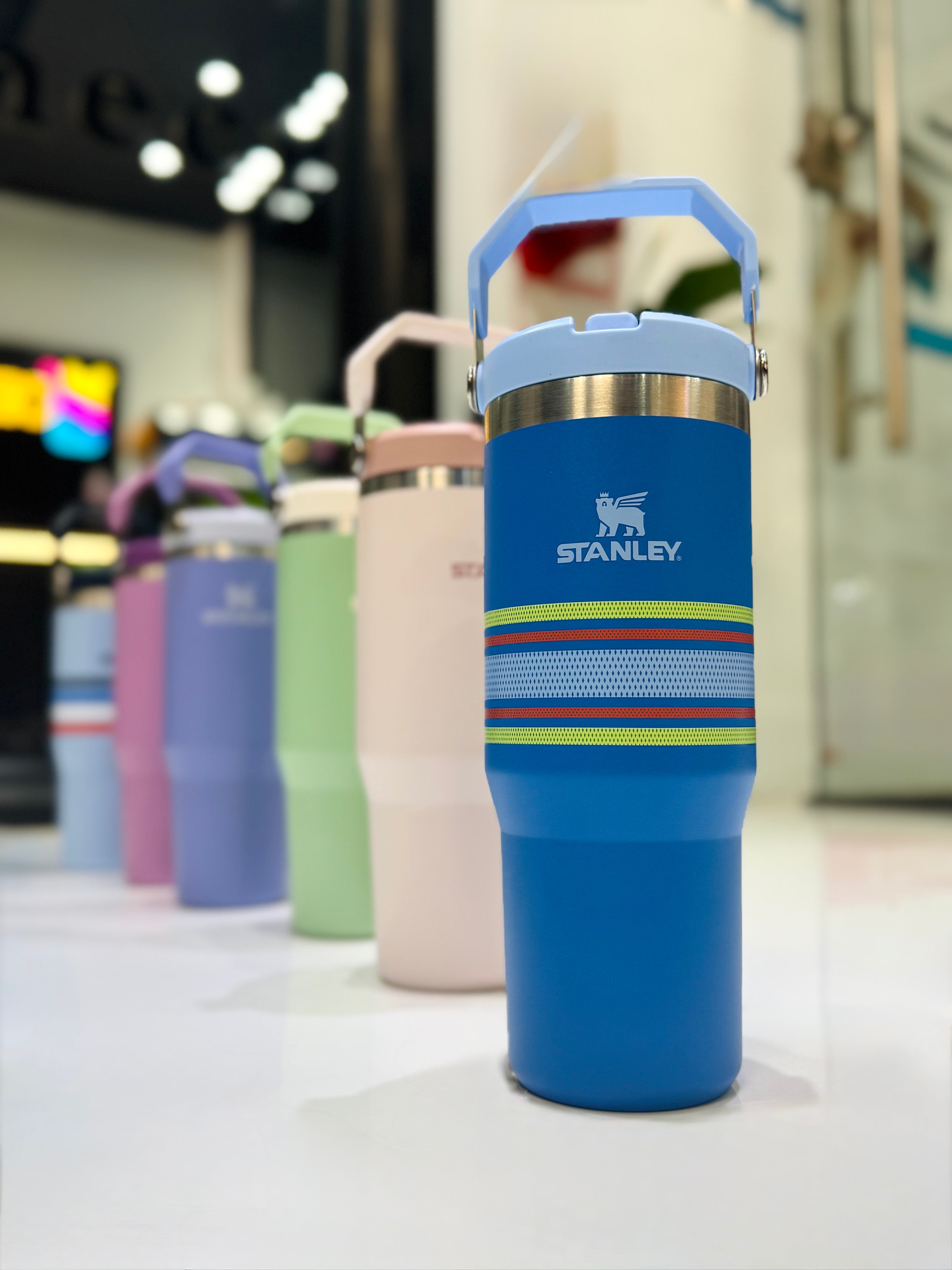 VASO STANLEY FLIP STRAW TUMBLER 0.88L