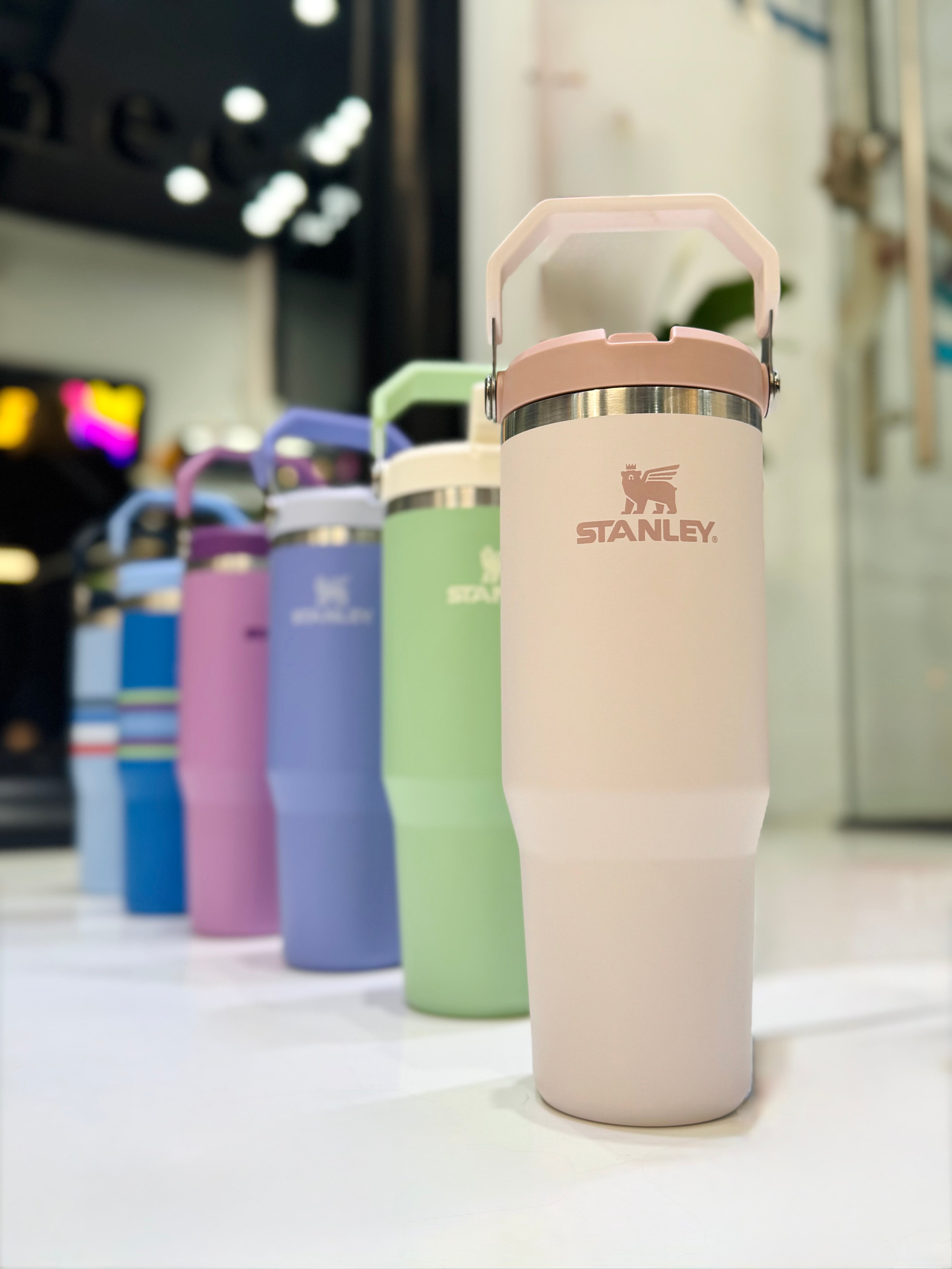 VASO STANLEY FLIP STRAW TUMBLER 0.88L