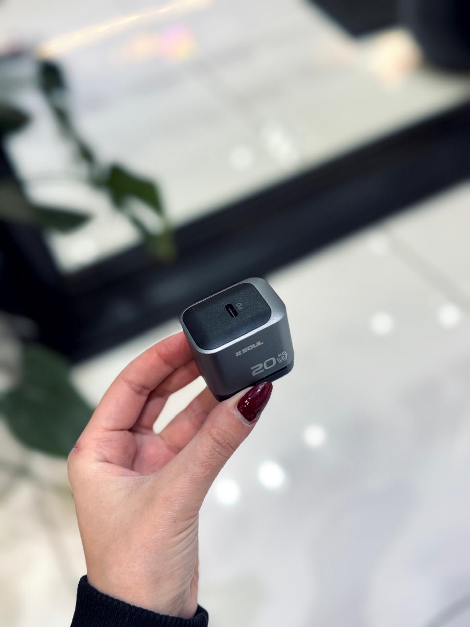 Cargador Soul 20W USB-C Carga Rápida Color Silver - Sin Cable