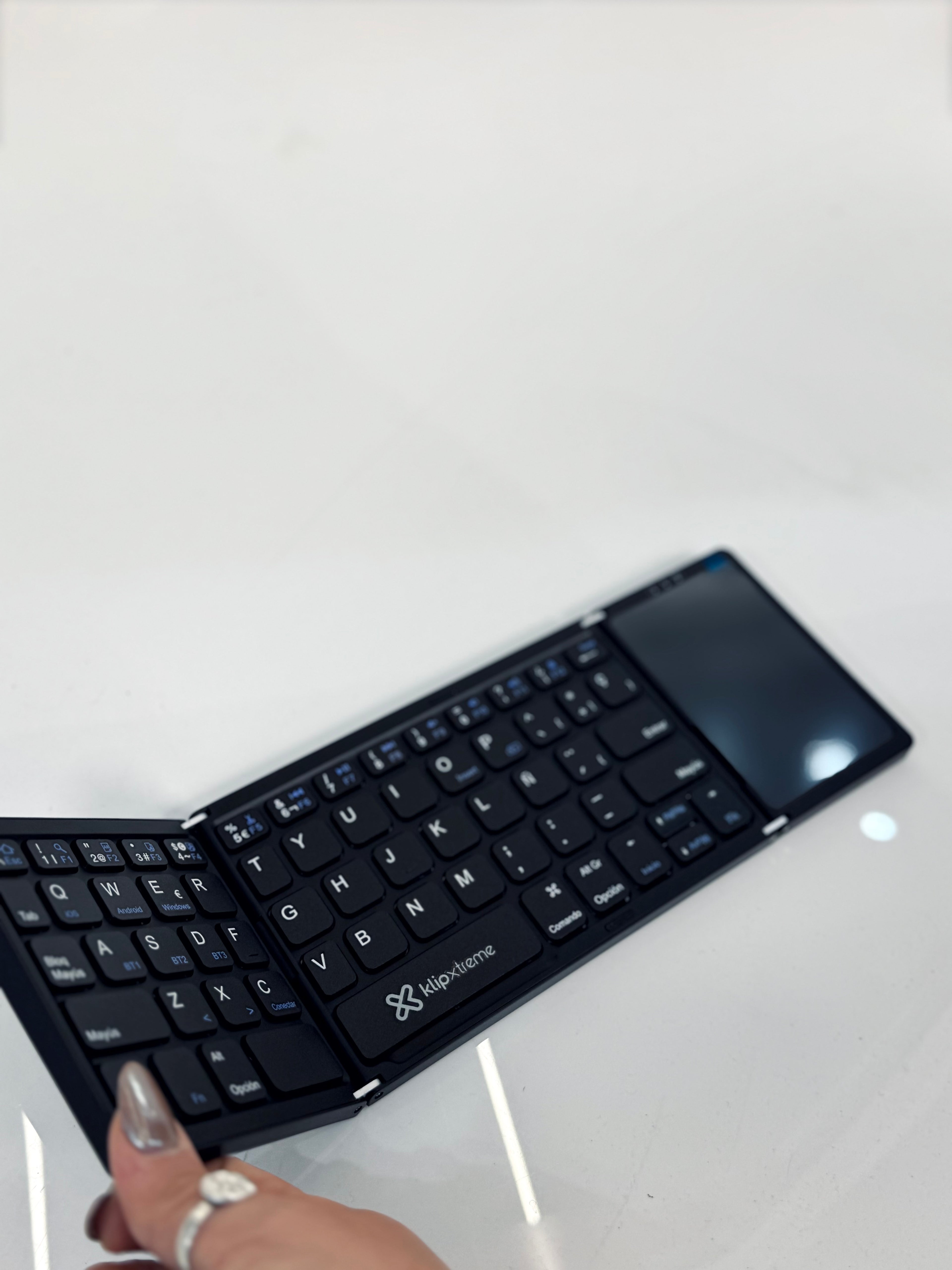 KLIP XTREME TECLADO PLEGABLE CON TOUCHPAD FLEXPLIT