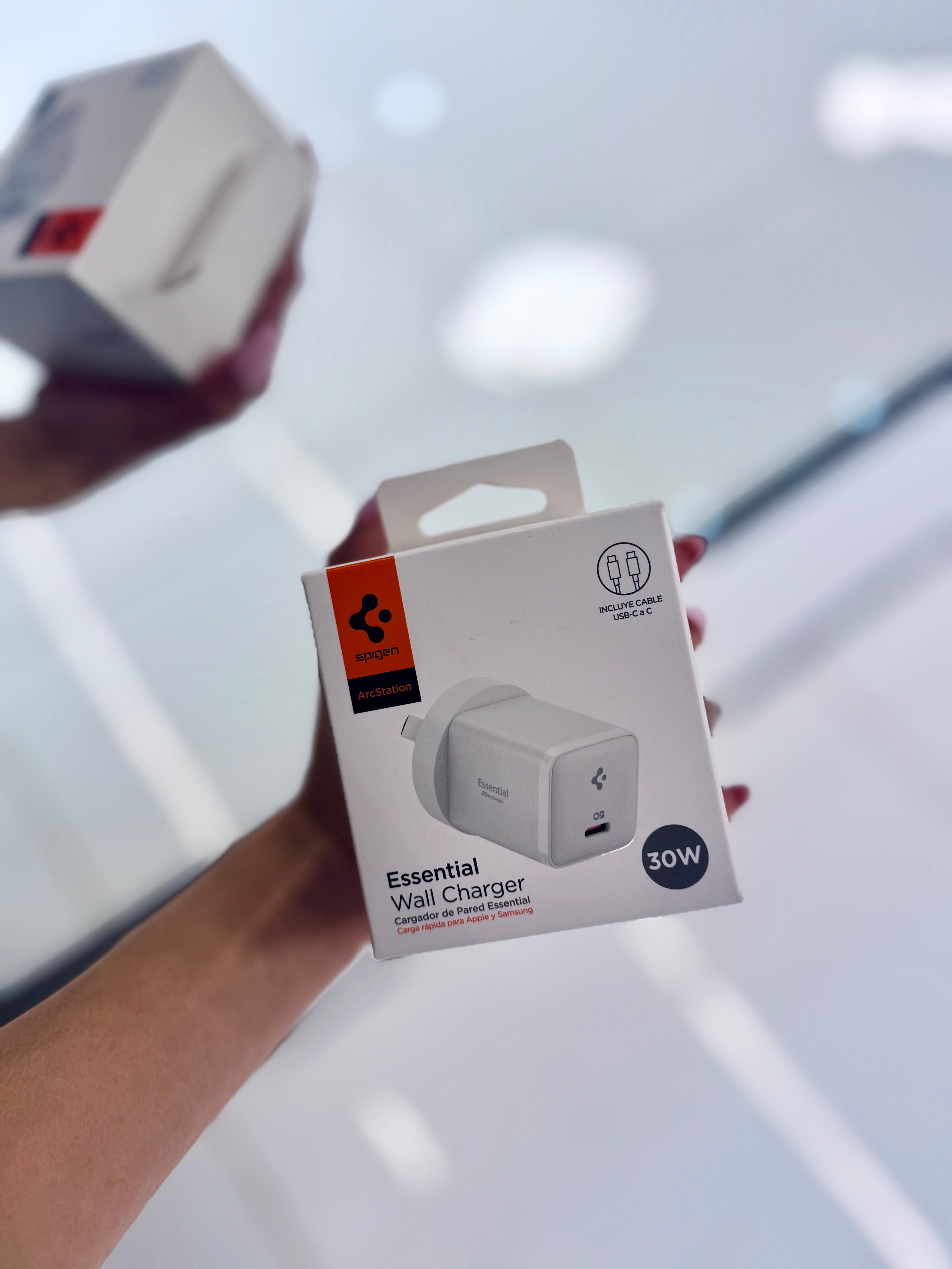 CARGADOR SPIGEN 30W ESSENTIAL