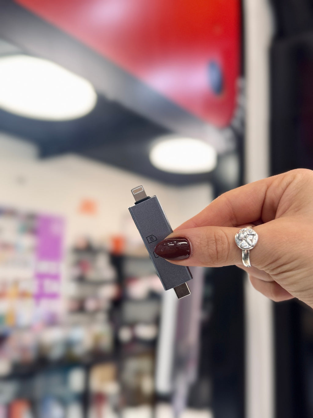 Lector de tarjetas FETUZZ con adaptador USB C/Lightning F-L012