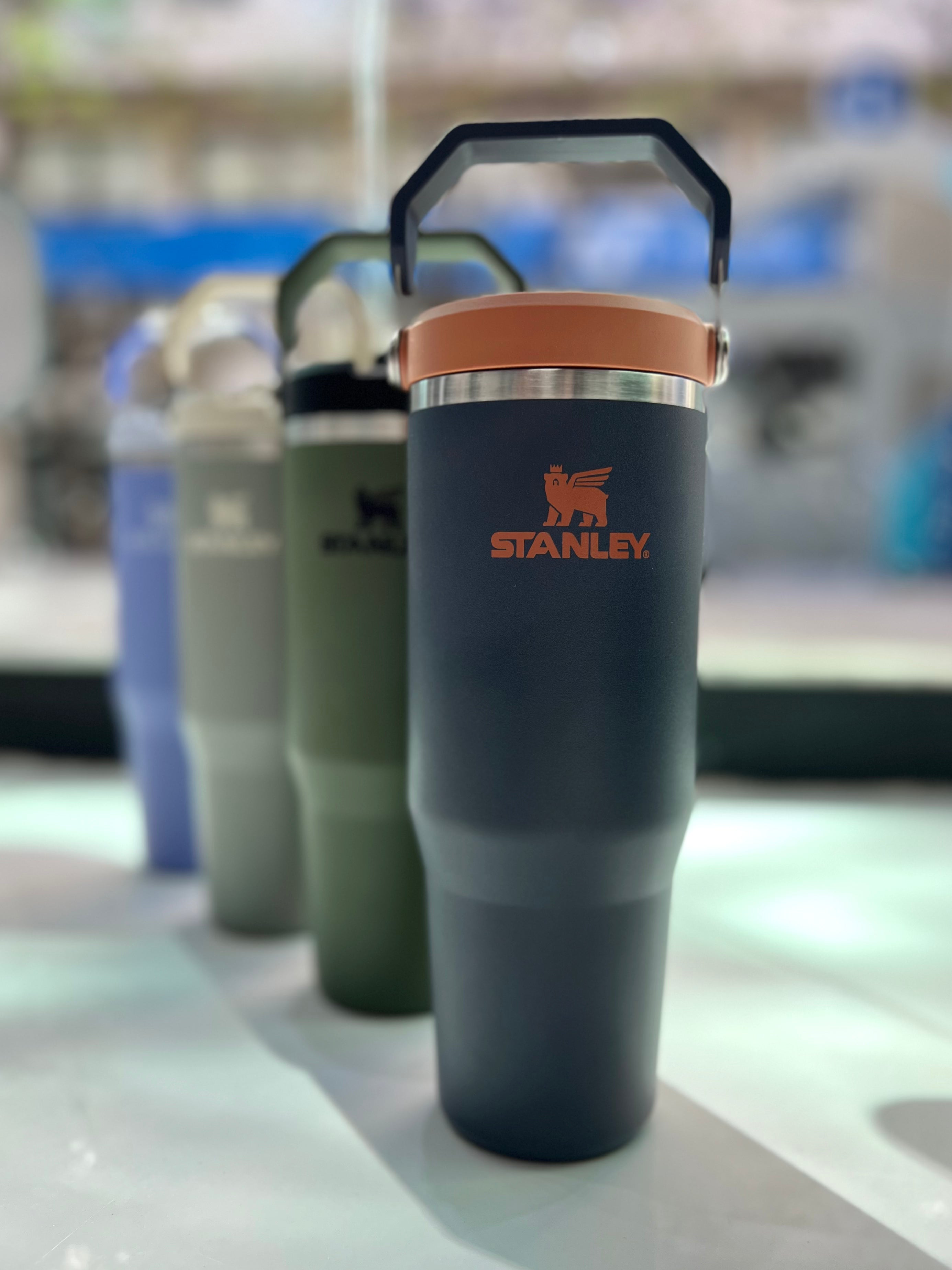 VASO STANLEY FLIP STRAW TUMBLER 0.88L