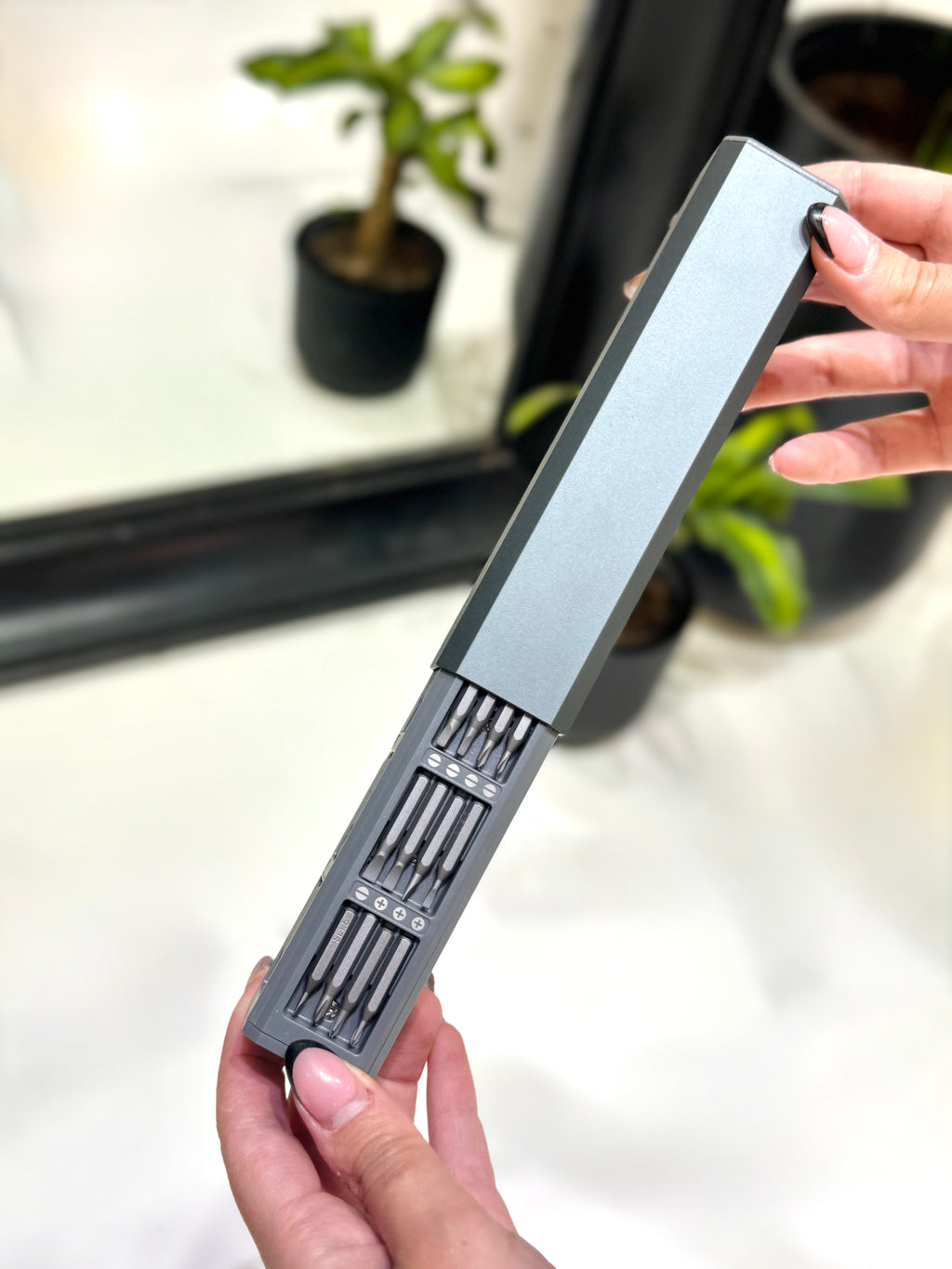 KIT DESTORNILLADOR DE PRECISIÓN 44 PIEZAS EN 1