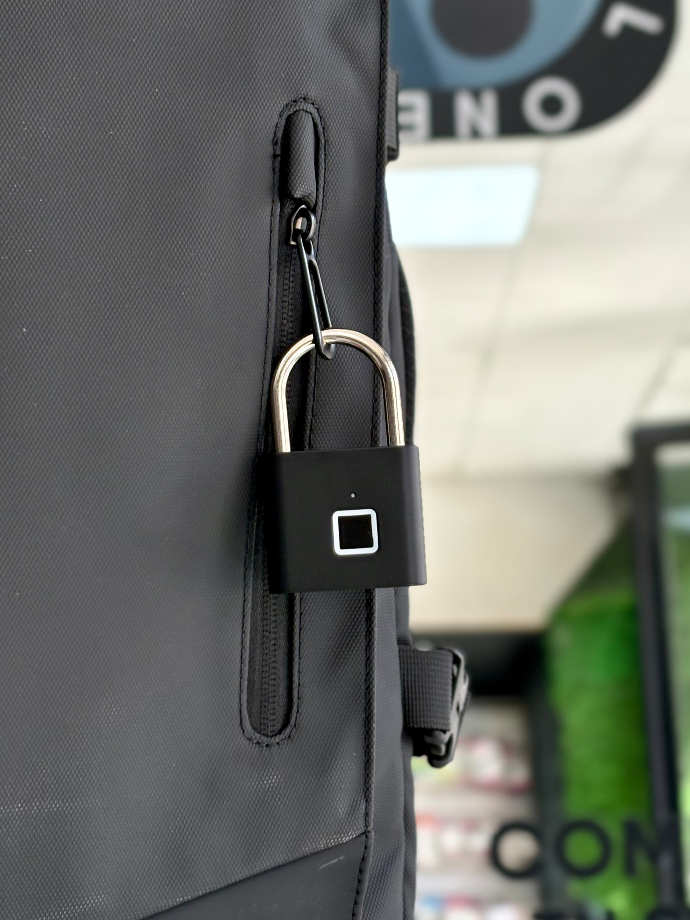 CANDADO INTELIGENTE CON HUELLA DIGITAL