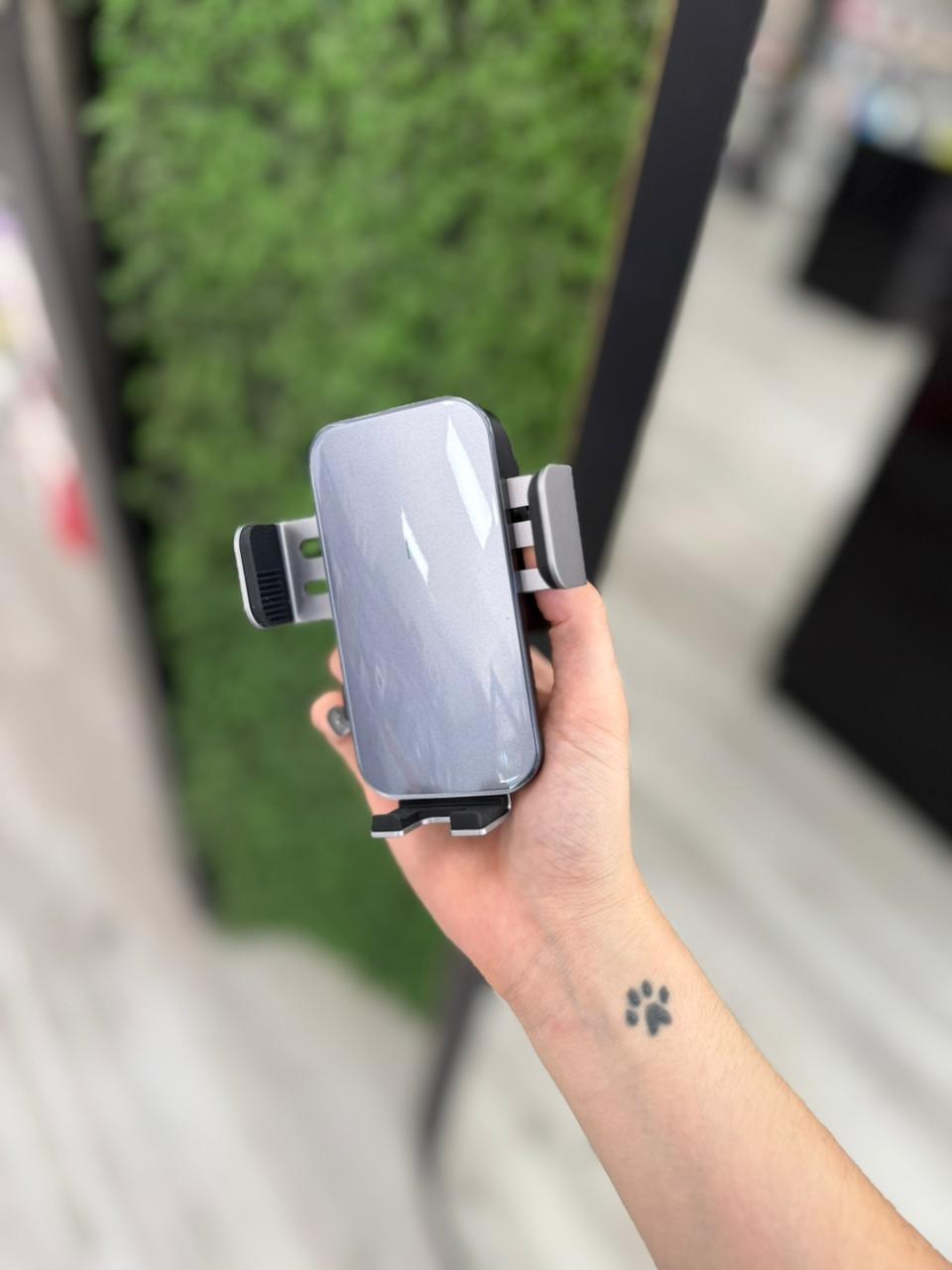 SOPORTE AUTO CARGA SOLAR AGARRE CON PEGAMENTO