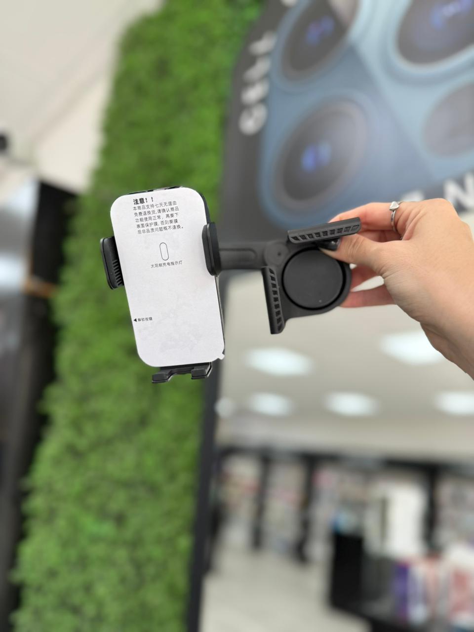 SOPORTE AUTO CARGA SOLAR AGARRE PANTALLA