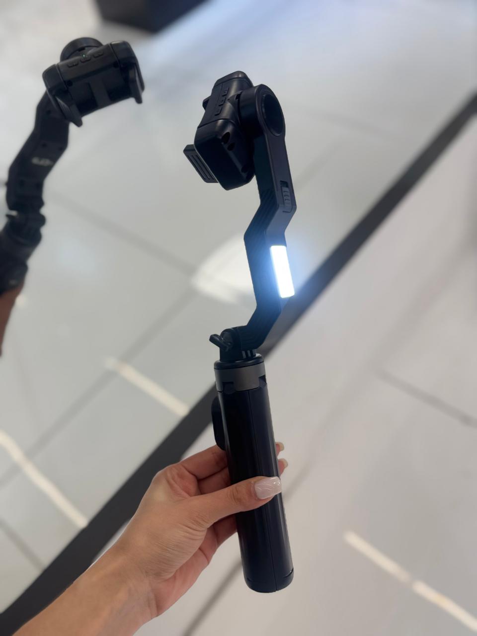 Estabilizador Gimbal CLD Q31 con Luz LED